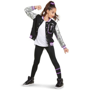 Hip hop dancer posed with legs apart, hands in fists with one pressing down and the other bend and lifted.