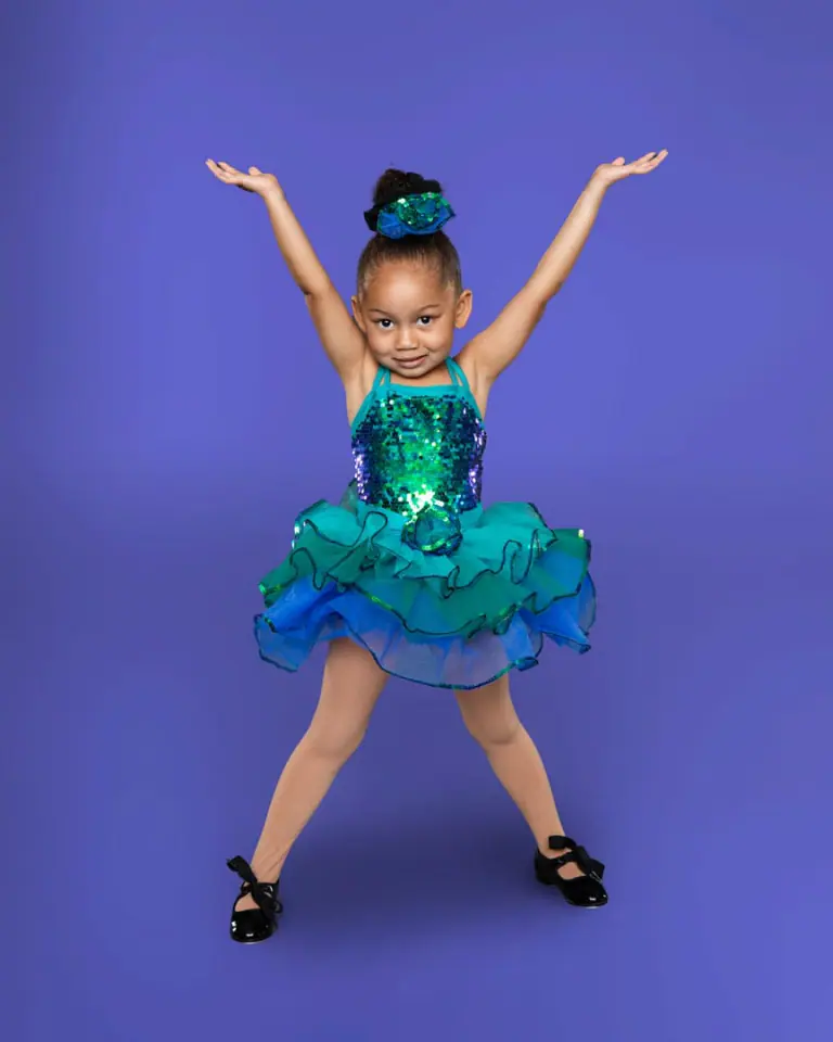 Easy Poses for Little Ones & Inspiration for Your Studio Shoot